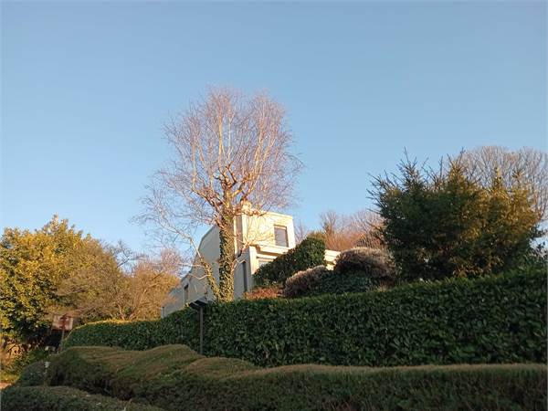 Lipomo: elegante villa in stile razionalista 