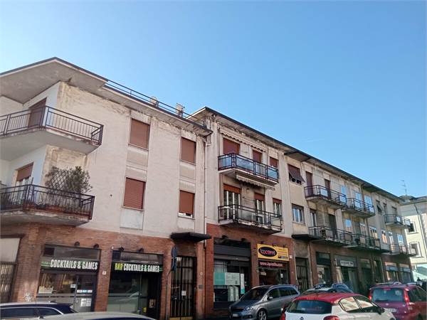 Como, Camerlata: affittasi negozio, 1 vetrina