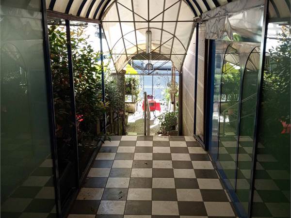 Como, P.te Chiasso: ampio spazio commerciale con ingresso indipendente