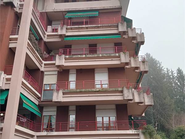 Brunate: in condominio ampio monolocale arredato